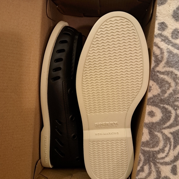 Black Sperry cozy boat shoes - Picture 2 of 4